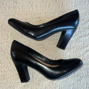 Aerosoles Octagon Black Heels